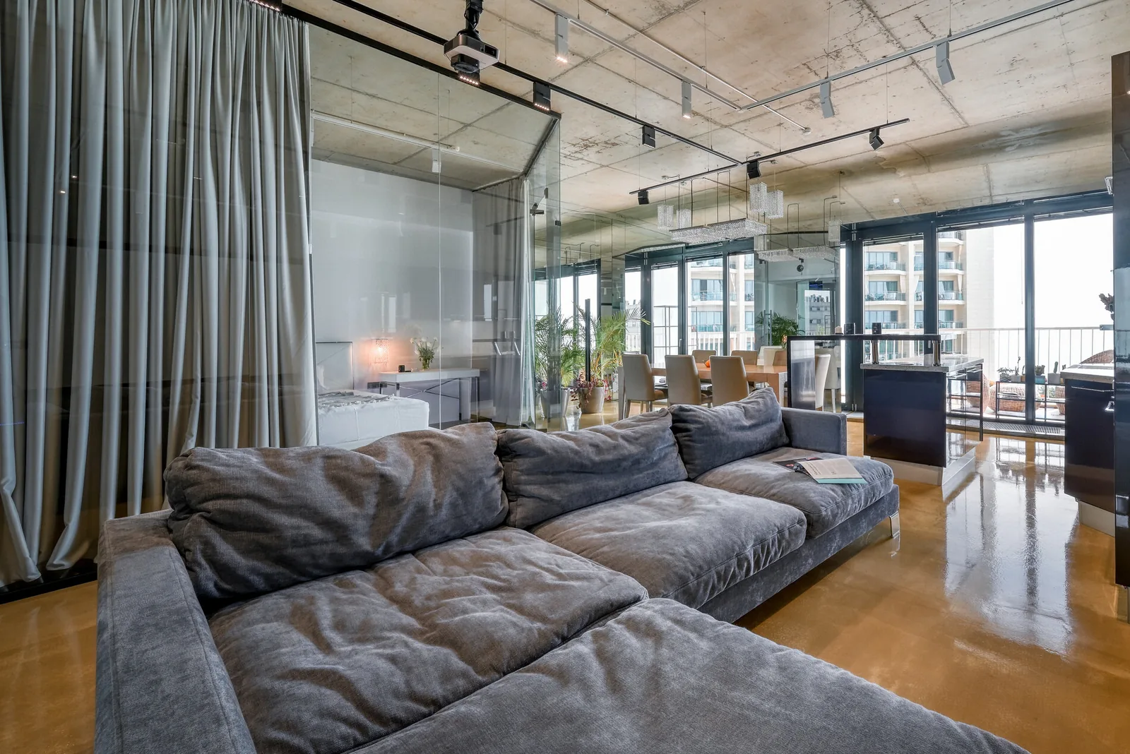 Апартаменты 100 м², Актер Гэлакси, Сочи