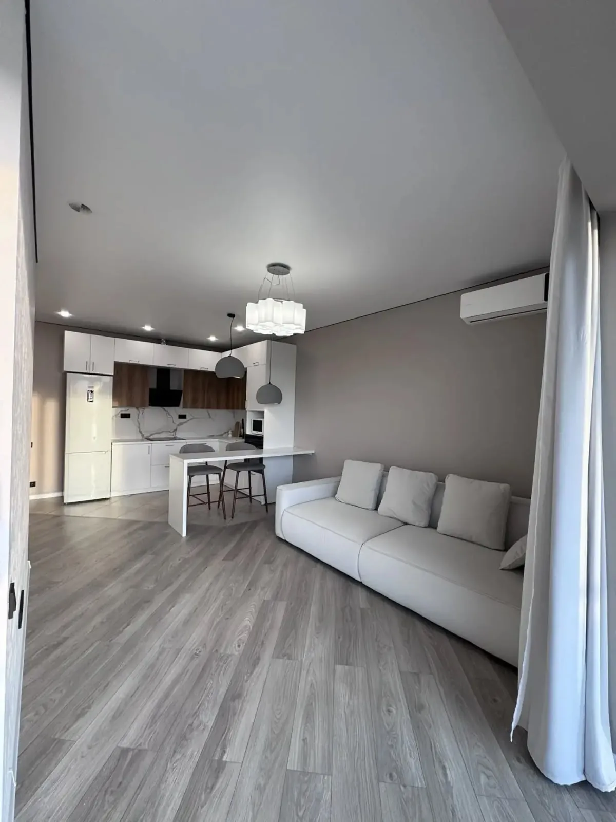 Квартира 70 м², 2-комн., Идеал Хаус, Сочи